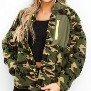 Sherpa Teddy Oversized Snap Button Camo Jacket